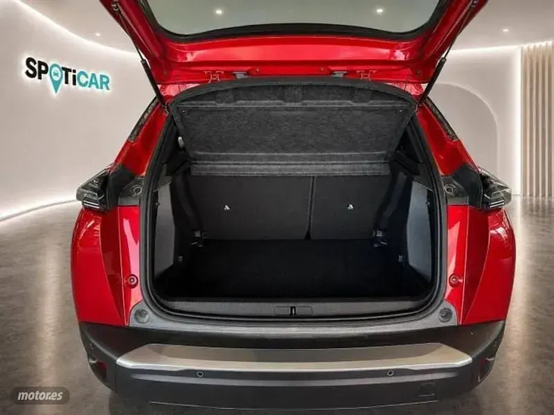 Usado Peugeot 2008 Allure 100 CV (73 kW) 2023 Rojo SUV