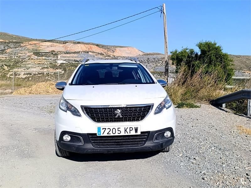 Usado Peugeot 2008 Signature Sky 82 CV (60 kW) 2018 Blanco SUV