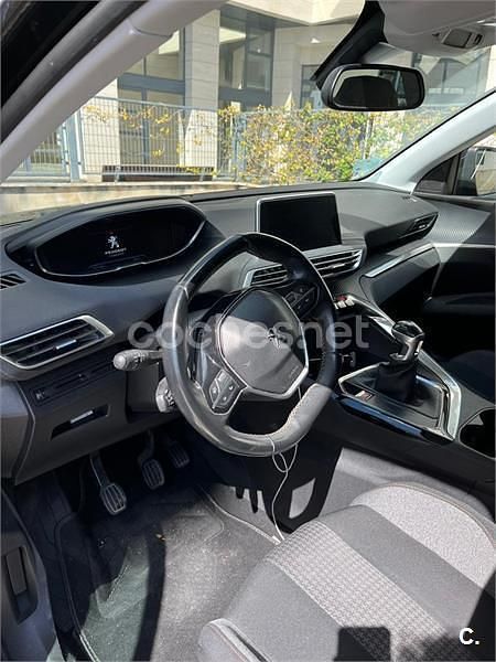 Usado Peugeot 3008 Allure 120 CV (88 kW) 2017 Negro SUV