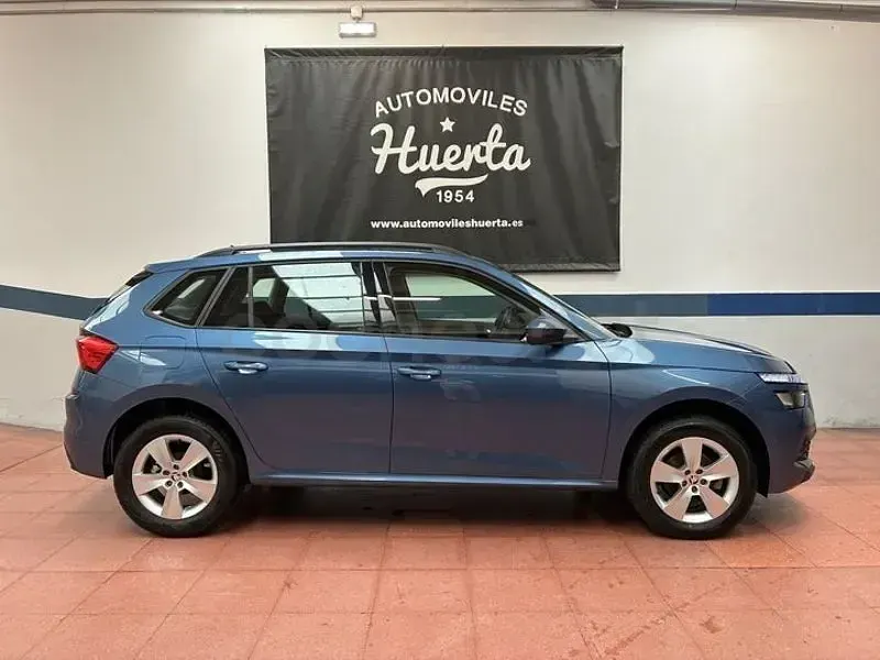Usado Skoda Kamiq Active 95 CV (69 kW) 2022 Azul SUV