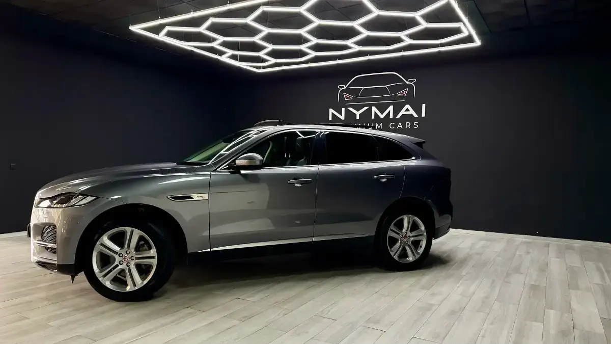 Usado Jaguar F-Pace R-Dynamic 204 CV (150 kW) 2023 Gris SUV