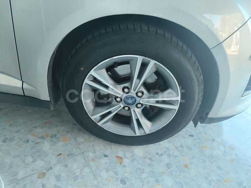Usado Ford Grand C-Max 125 CV (91 kW) 2014 Gris / plata Monovolumen