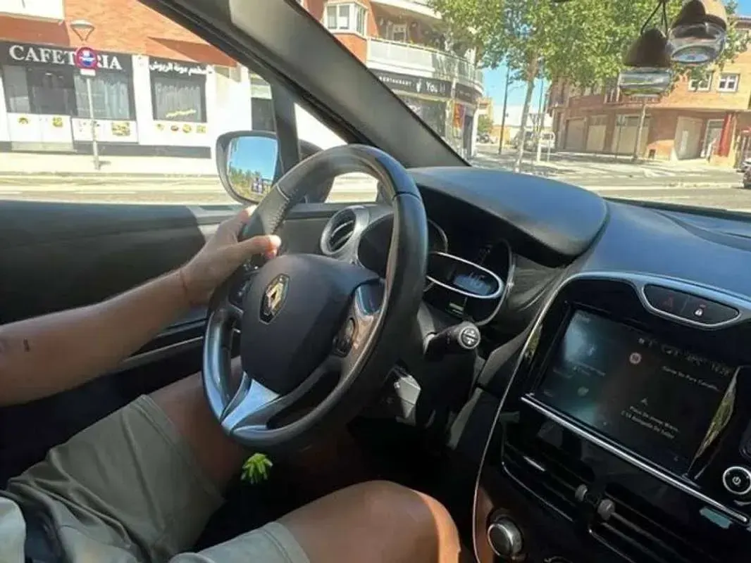 Usado Renault Clio Dynamique 90 CV (66 kW) 2015 Negro Utilitario