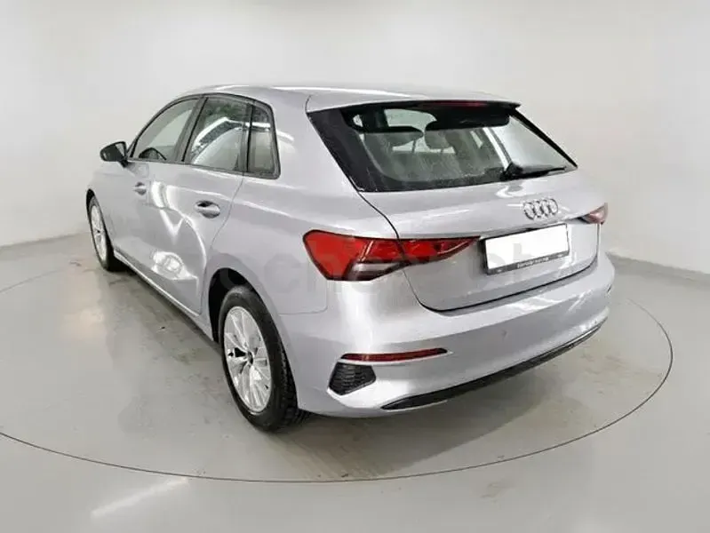 Usado Audi A3 Advanced Plus 204 CV (150 kW) 2021 Gris / plata Berlina