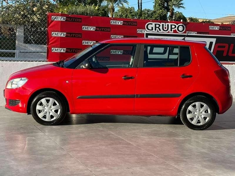 Usado Skoda Fabia 69 CV (50 kW) 2011 Rojo Utilitario