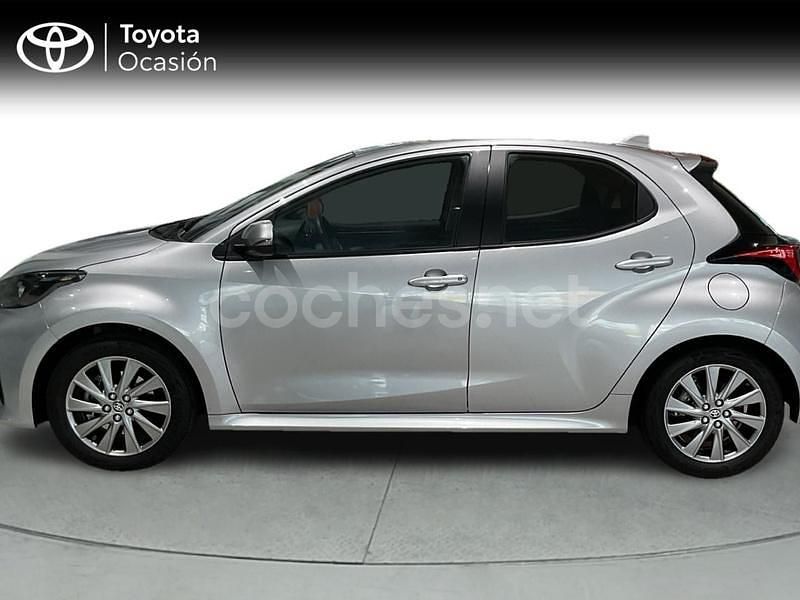 Usado Toyota Yaris Hybrid Active 116 CV (85 kW) 2024 Gris / plata Berlina
