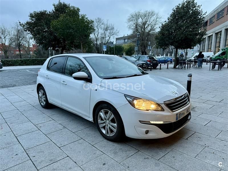 Usado Peugeot 308 Style 120 CV (88 kW) 2016 Blanco Berlina