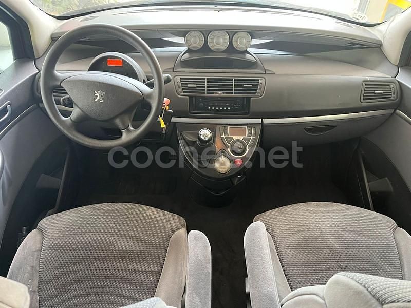Usado Peugeot 807 120 CV (88 kW) 2007 Granate Monovolumen