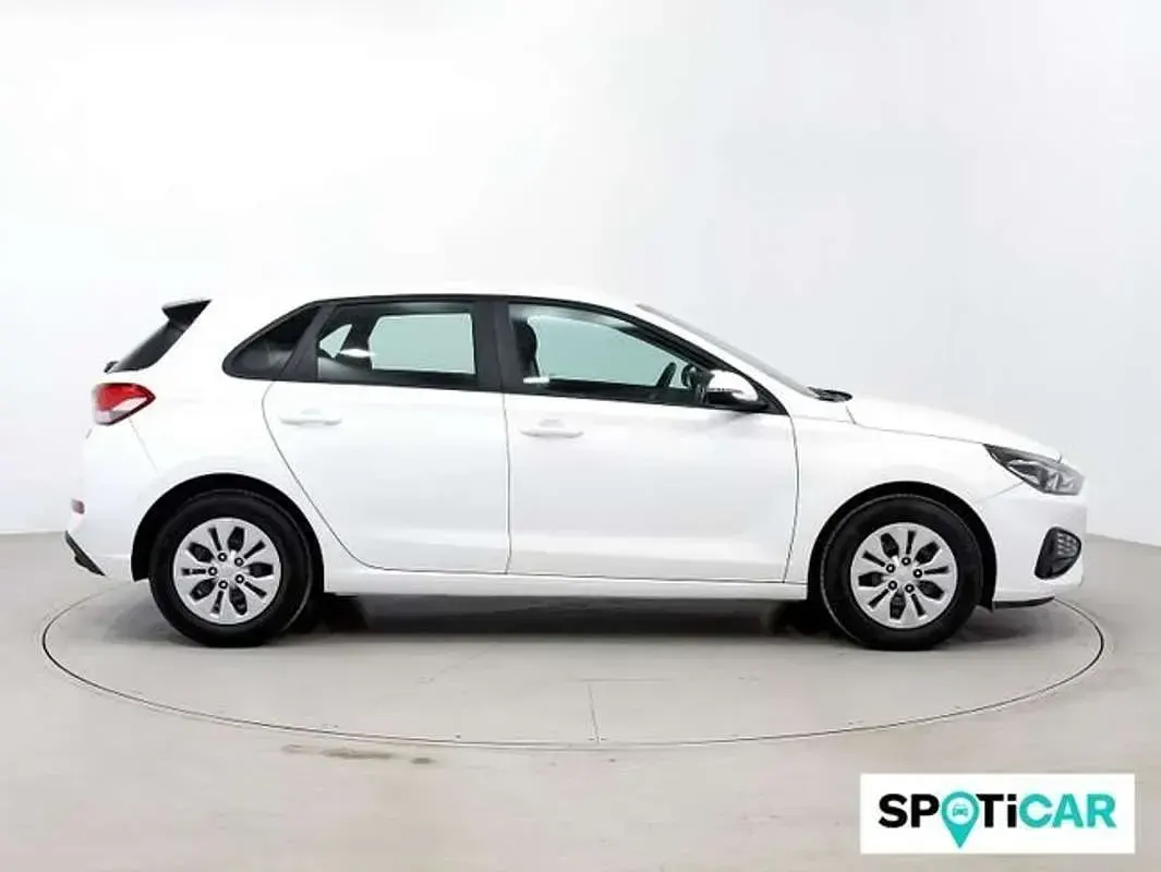 Usado Hyundai i30 110 CV (80 kW) 2022 Blanco Utilitario