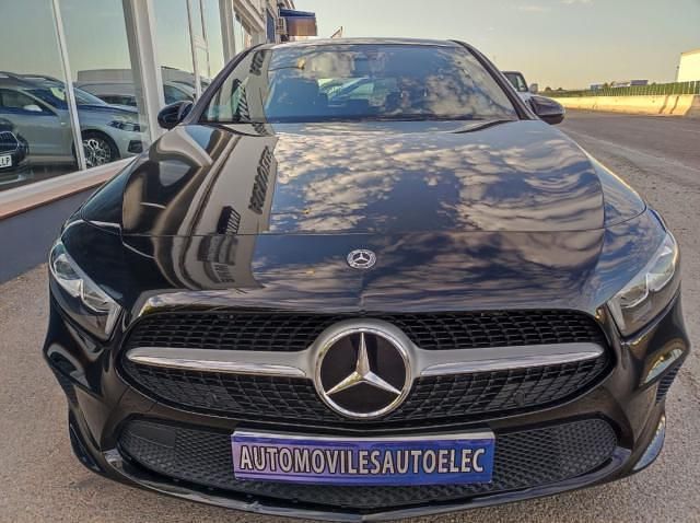 Usado Mercedes A180 116 CV (85 kW) 2020 Negro Utilitario