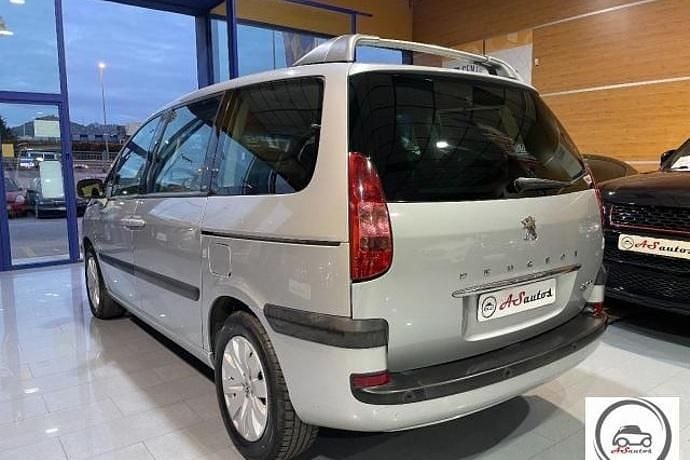 Usado Peugeot 807 109 CV (80 kW) 2006 Plateado Monovolumen