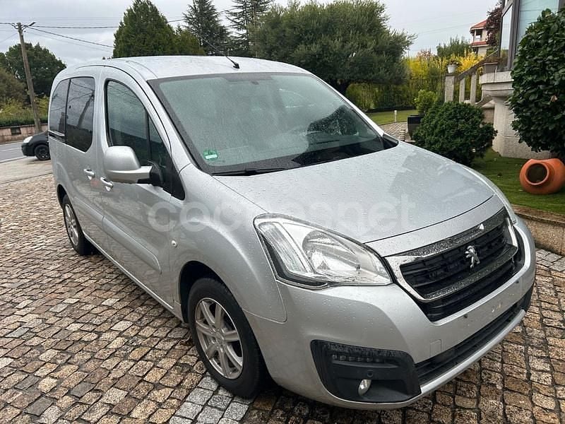 Usado Peugeot Partner Tepee Style 100 CV (73 kW) 2016 Gris / plata Monovolumen