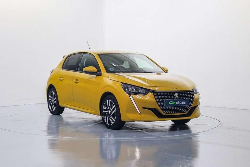 Usado Peugeot 208 Allure 102 CV (75 kW) 2021 Amarillo Utilitario