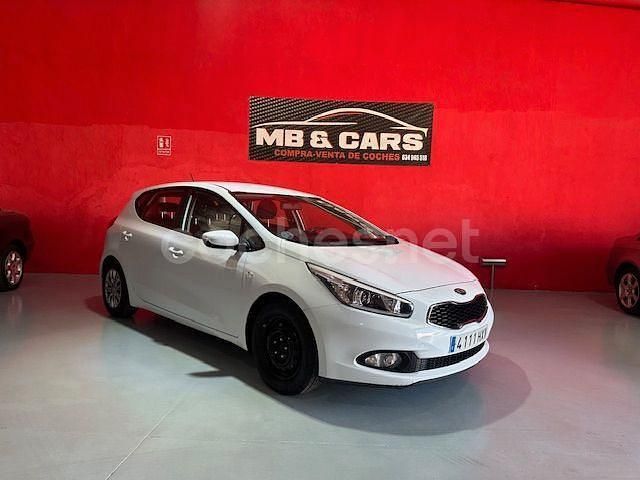 Blanco Usado 2014 Kia Ceed Berlina | 8900 € (Precio justo) - Imagen 1/4