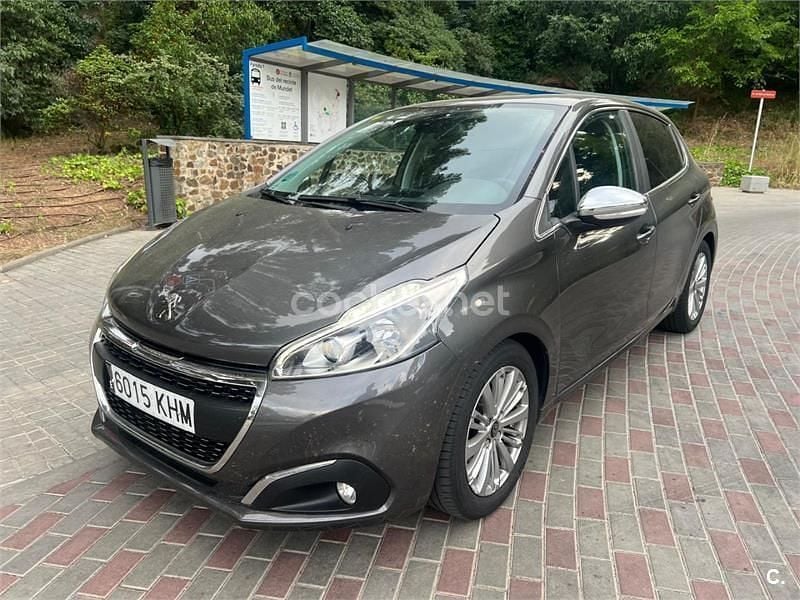 Usado Peugeot 208 Allure 82 CV (60 kW) 2018 Gris / plata Utilitario