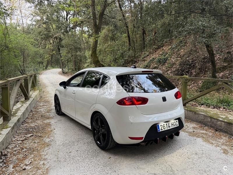 Usado Seat Leon FR 211 CV (155 kW) 2011 Blanco Utilitario