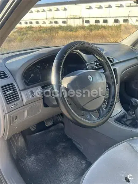 Usado Renault Laguna II Privilege 120 CV (88 kW) 2004 Azul Berlina