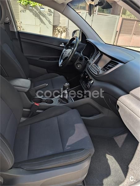 Usado Hyundai Tucson 115 CV (84 kW) 2016 Gris / plata SUV