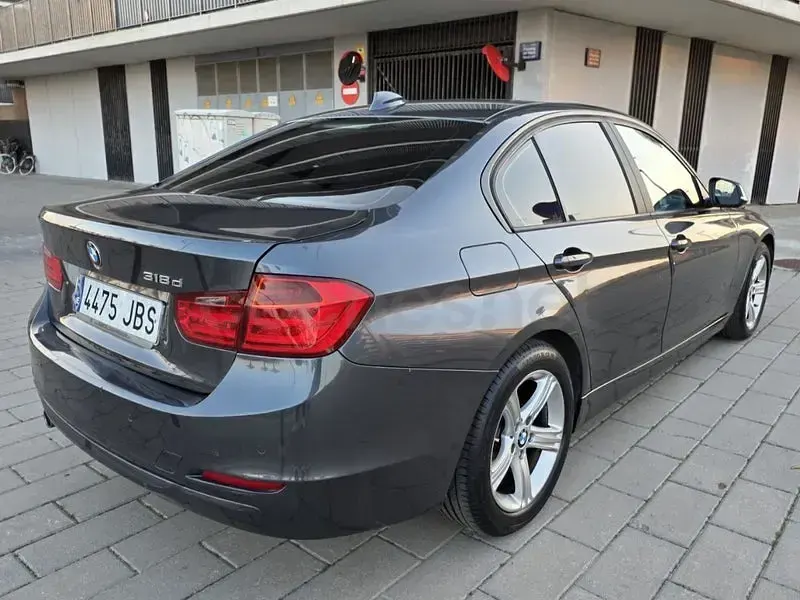 Usado BMW 318 150 CV (110 kW) 2015 Gris / plata Berlina