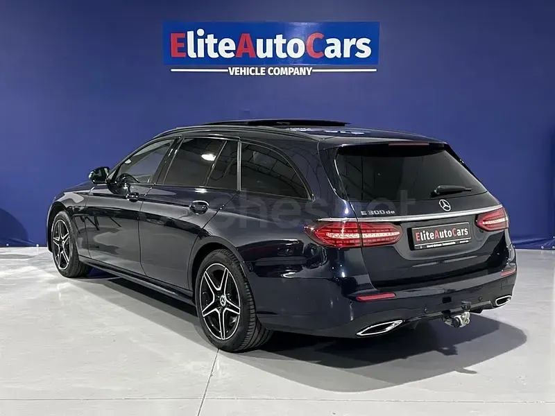 Usado Mercedes E300 306 CV (225 kW) 2022 Azul Familiar