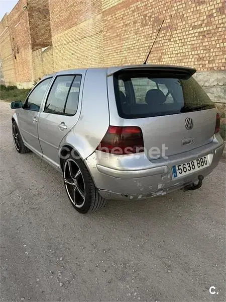 Usado VW Golf IV Highline 130 CV (95 kW) 2002 Gris / plata Berlina