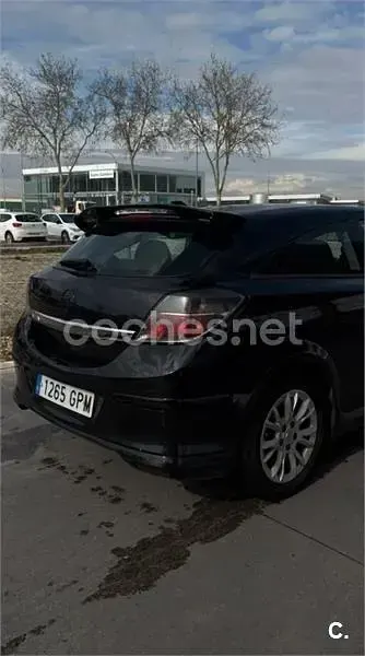 Usado Opel Astra GTC Sport 110 CV (80 kW) 2009 Negro Berlina