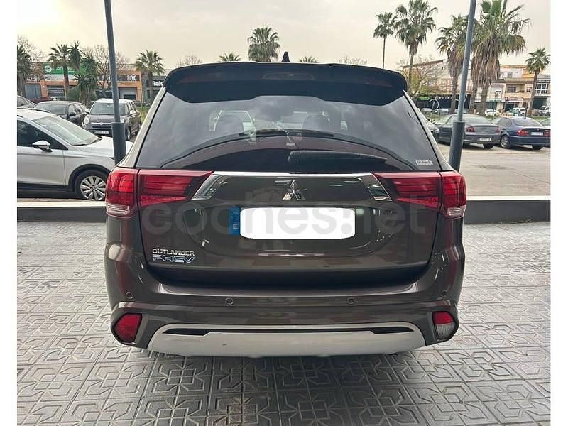Usado Mitsubishi Outlander P-HEV 224 CV (164 kW) 2020 Marrón SUV