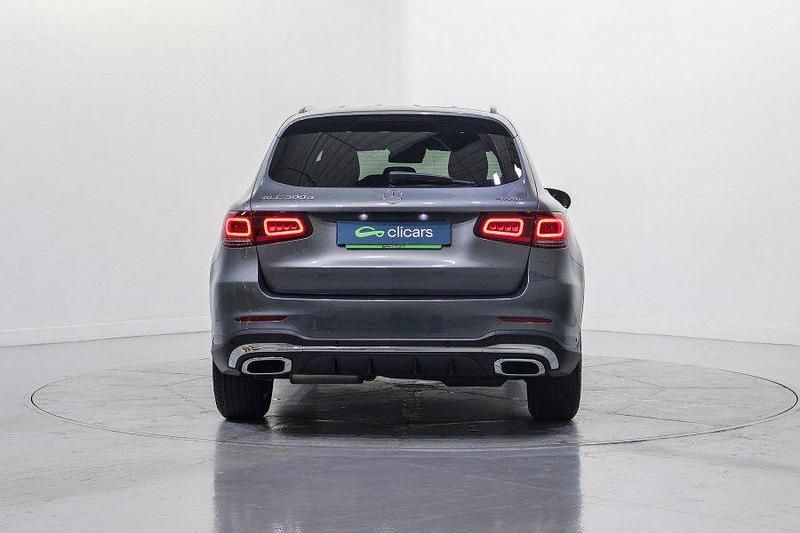 Usado Mercedes GLC300 245 CV (180 kW) 2020 Gris / plata Coupe