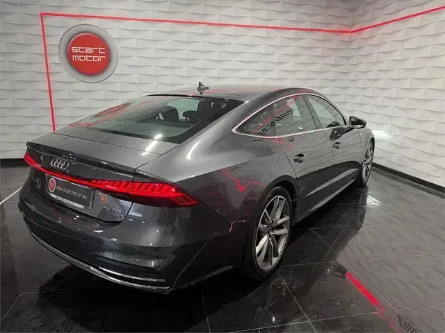 Usado Audi A7 Sportback S-Line 245 CV (180 kW) 2023 Gris / plata Utilitario