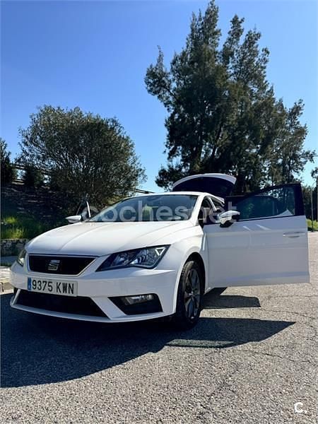 Usado Seat Leon Style 130 CV (95 kW) 2019 Blanco Berlina