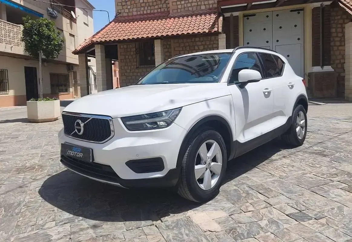 Usado Volvo XC40 Momentum 150 CV (110 kW) 2020 Blanco SUV