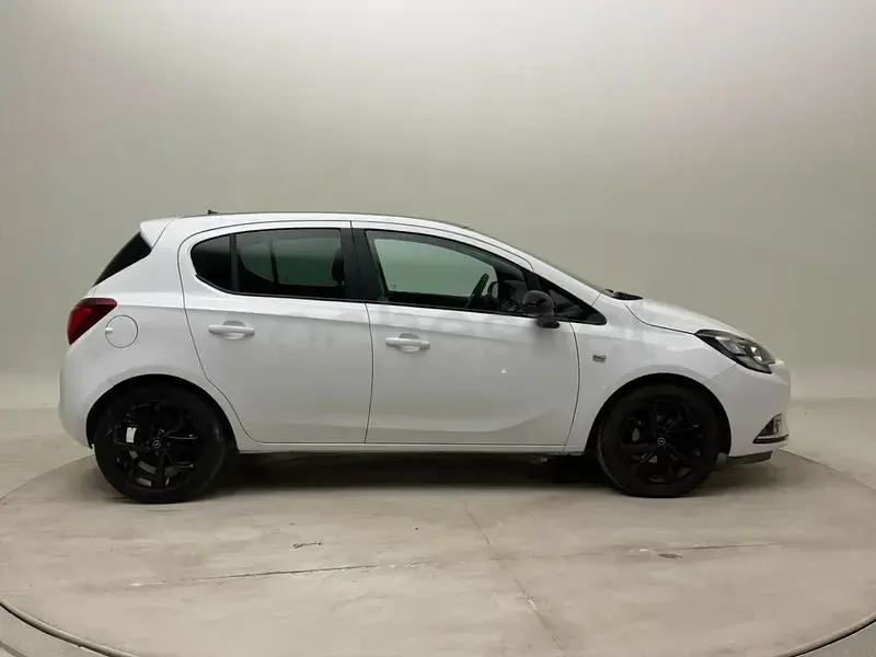 Usado Opel Corsa Color Edition 100 CV (73 kW) 2017 Blanco Utilitario