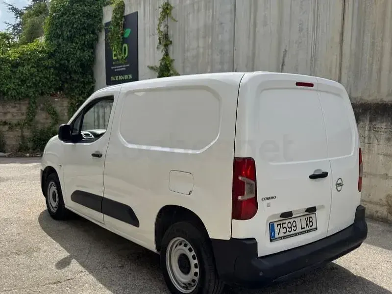 Usado Opel Combo Life Business Edition 102 CV (75 kW) 2022 Blanco Monovolumen