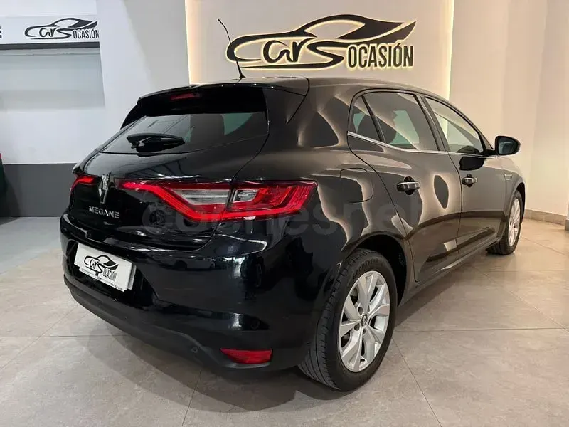 Usado Renault Mégane IV LIMITED 140 CV (102 kW) 2019 Negro Berlina