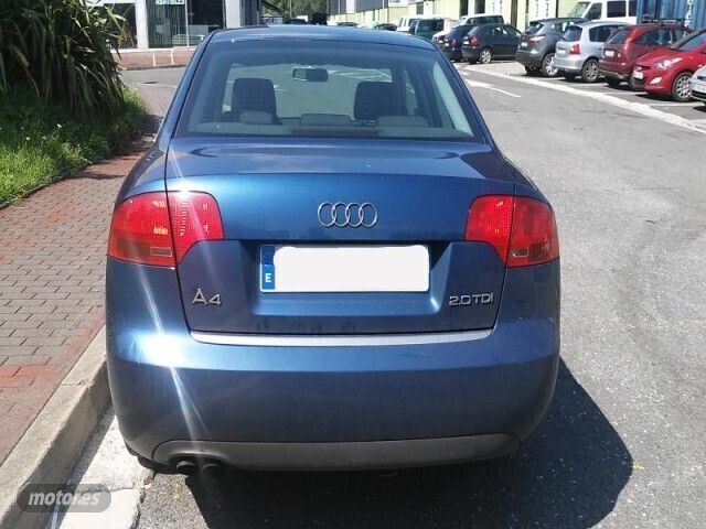 Usado Audi A4 140 CV (102 kW) 2006 Azul Berlina