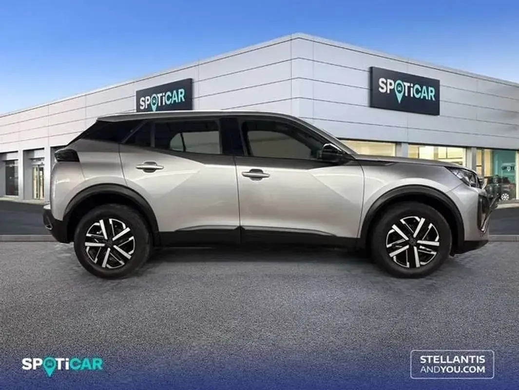 Usado Peugeot 2008 Active 102 CV (75 kW) 2023 Gris SUV