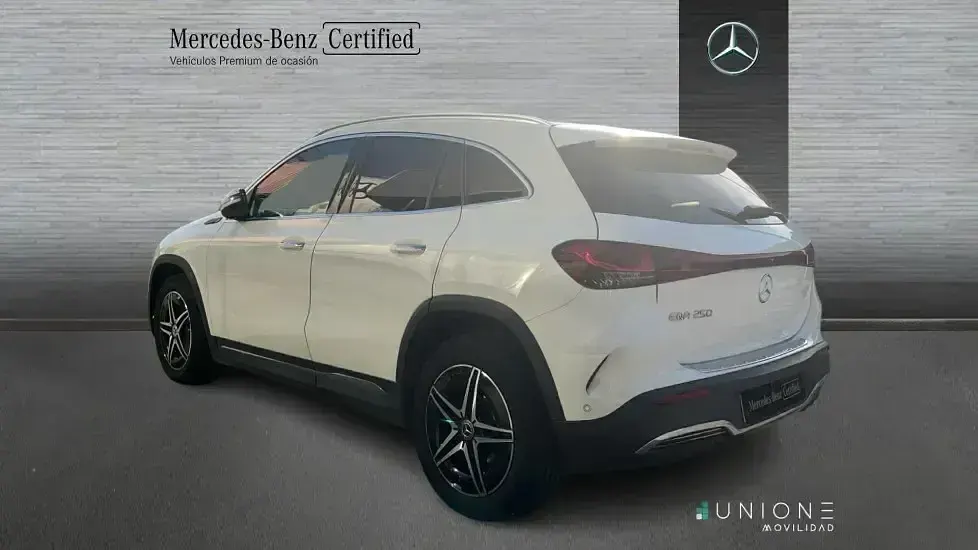 Begagnad Mercedes EQA250 AMG line 139 kW (190 HK) 2022 Vit SUV