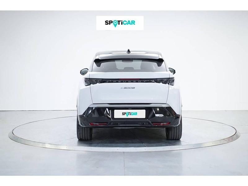 Usado Peugeot e-3008 GT 157 kW (214 CV) 2024 Blanco SUV