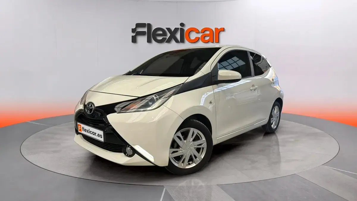 Usado Toyota Aygo X-cite 72 CV (52 kW) 2016 Blanco Utilitario