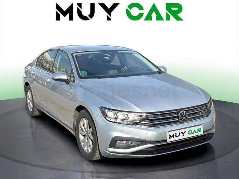 Usado VW Passat Business 150 CV (110 kW) 2021 Gris / plata Berlina