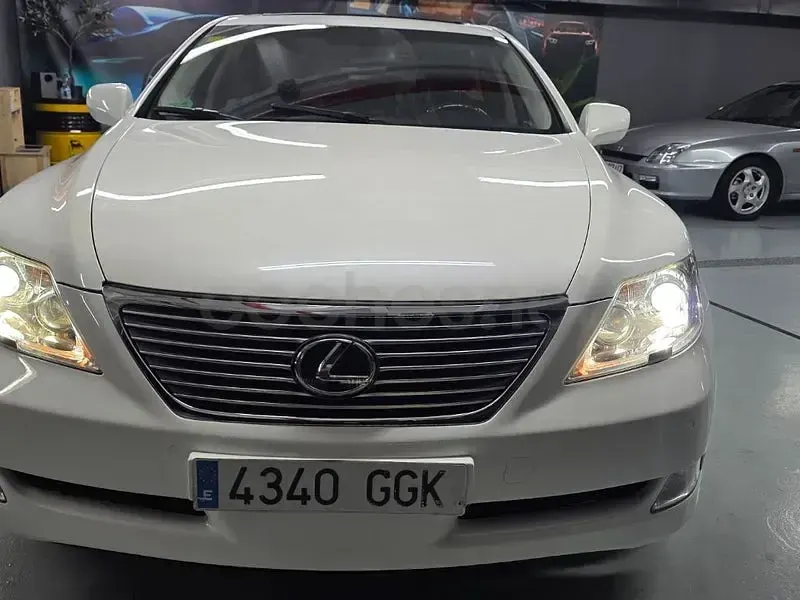 Usado Lexus LS460 Luxury Line 380 CV (279 kW) 2008 Blanco Berlina