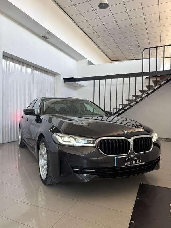 Usado BMW 530e Comfort Edition 292 CV (214 kW) 2021 Negro Familiar