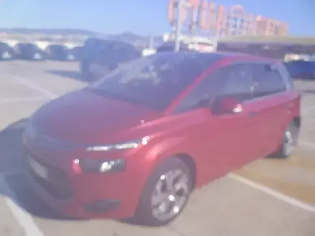 Usado Citroën C4 Feel 120 CV (88 kW) 2016 Rojo Monovolumen