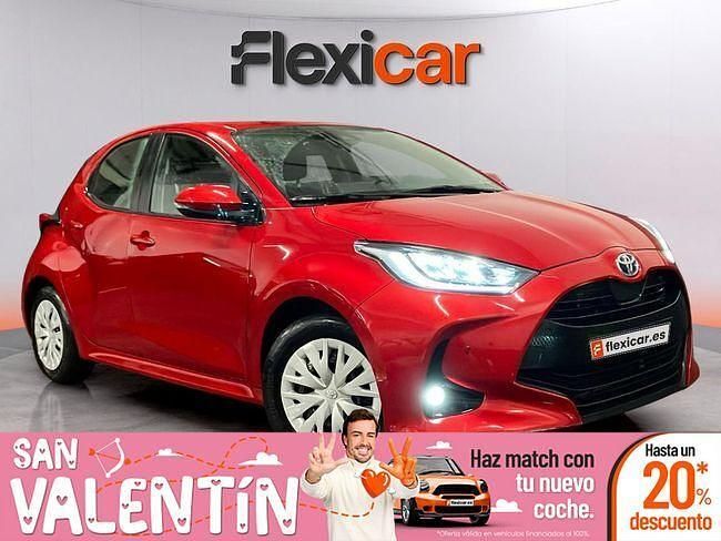 Usado Toyota Yaris Hybrid Active 116 CV (85 kW) 2023 Rojo Berlina