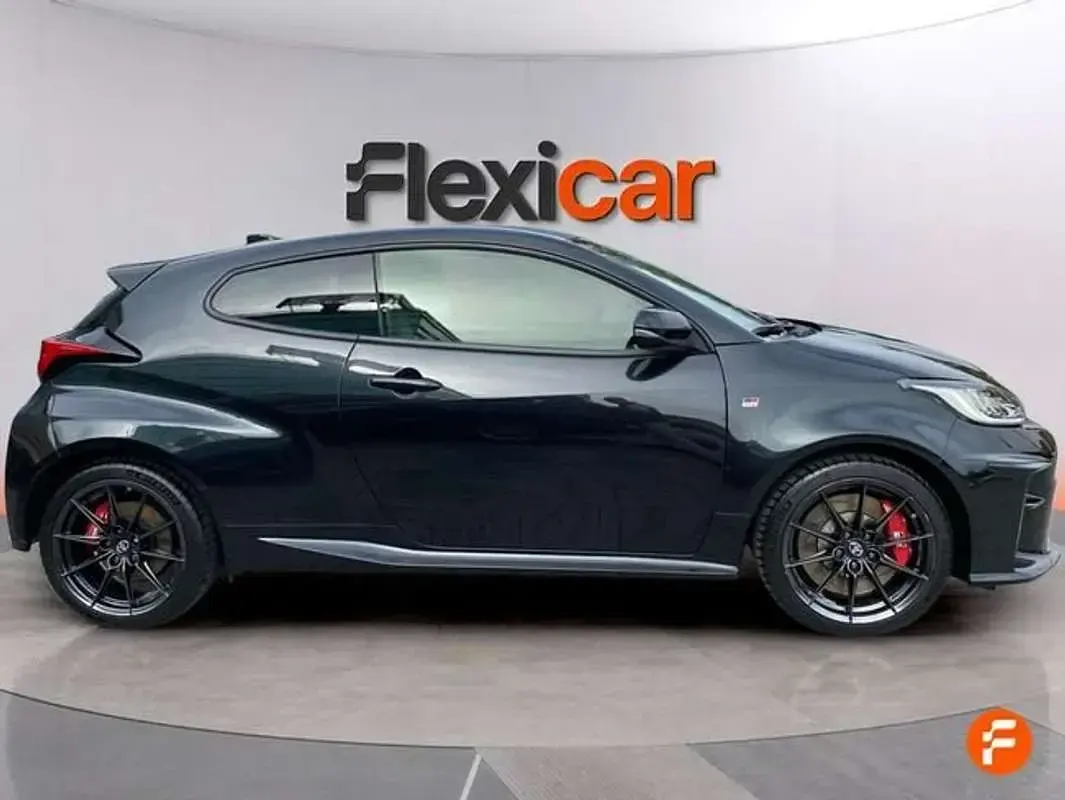 Usado Toyota Yaris 261 CV (191 kW) 2021 Negro Utilitario