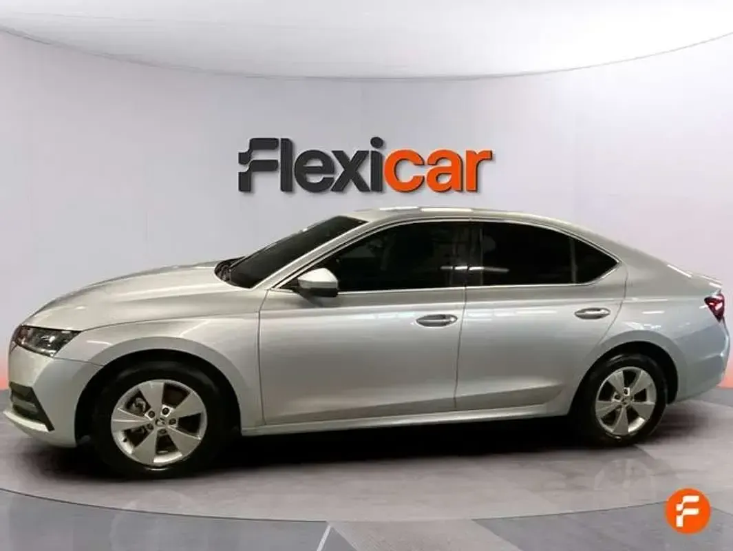Usado Skoda Octavia Ambition 116 CV (85 kW) 2022 Gris Utilitario
