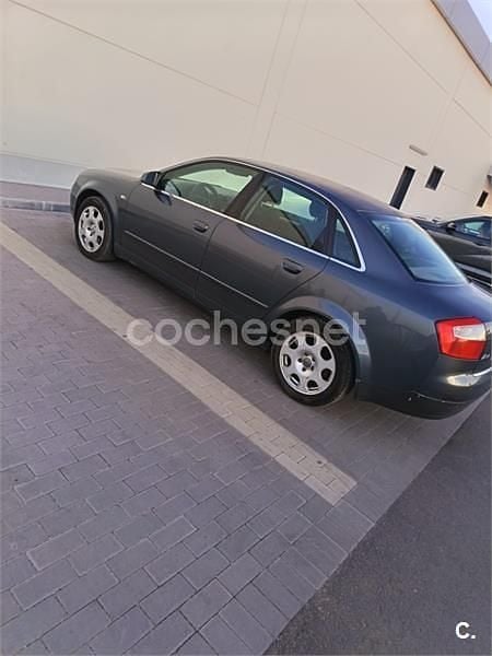 Usado Audi A4 130 CV (95 kW) 2004 Negro Berlina