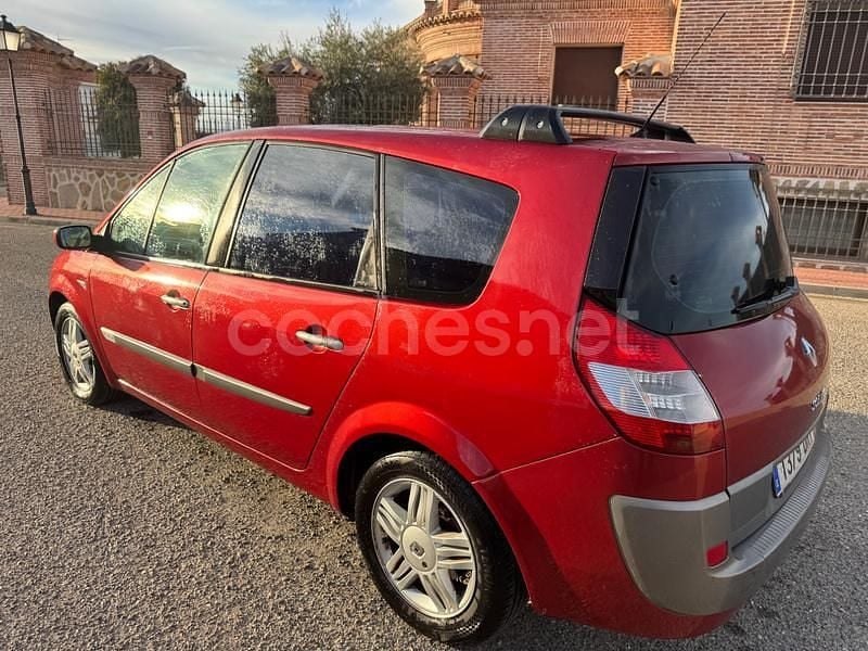 Usado Renault Grand Scénic II Privilege 135 CV (99 kW) 2006 Granate Monovolumen