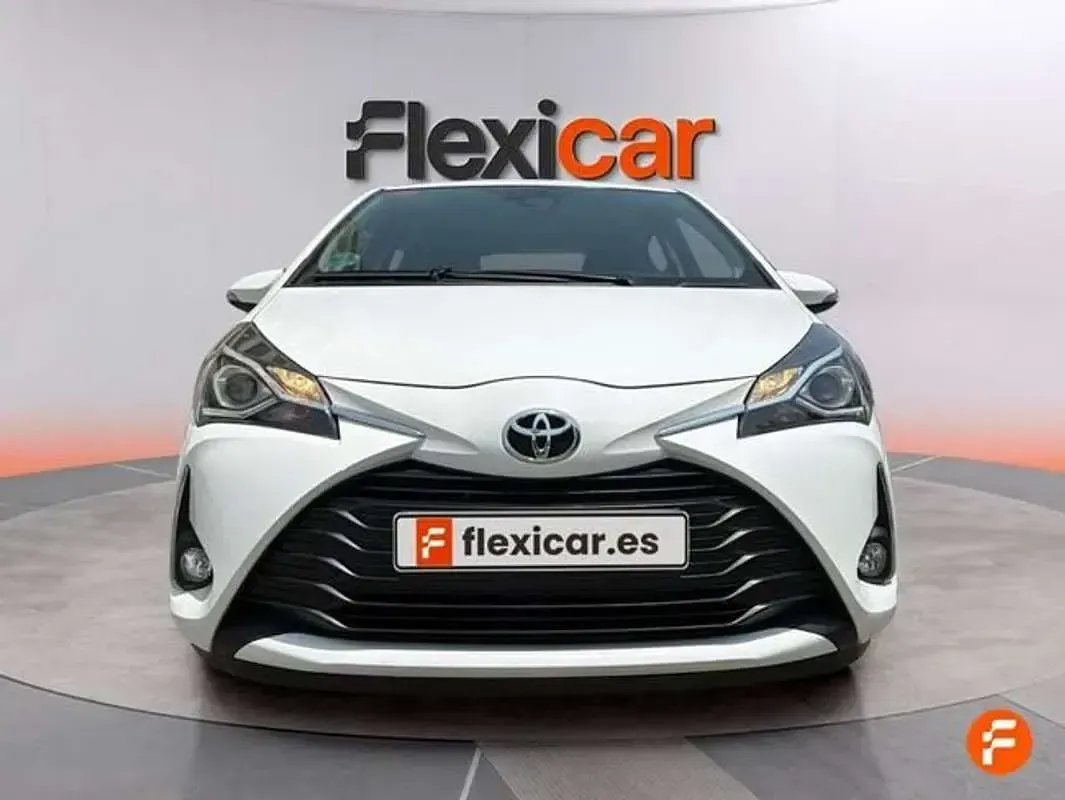 Usado Toyota Yaris Active 69 CV (50 kW) 2019 Blanco Utilitario