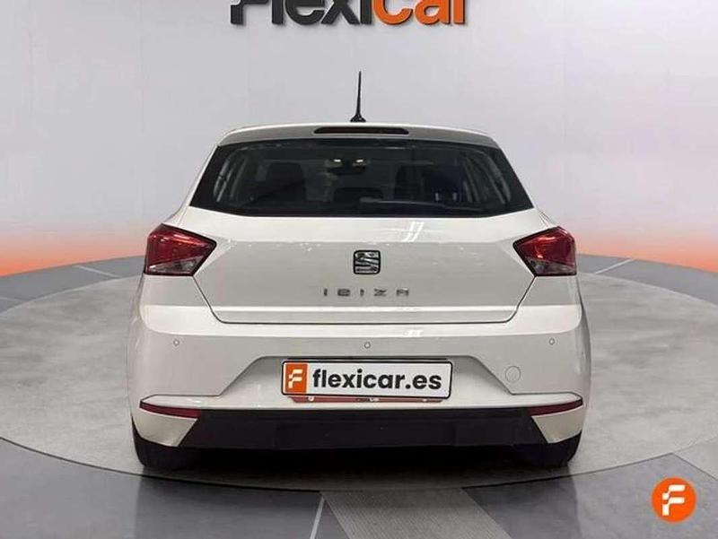 Usado Seat Ibiza Style 110 CV (80 kW) 2021 Blanco Utilitario